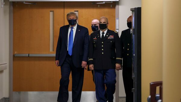 الرئيس الأمريكي دونالد ترامب يرتدي الكمامة لأول مرة - سبوتنيك عربي
