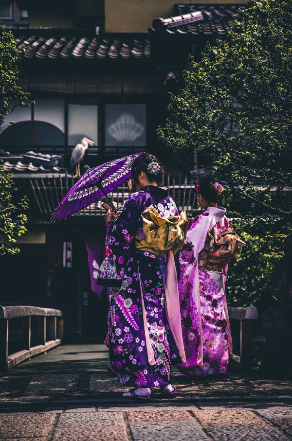 فتاة ترتدي كيمونو الزي التقليدي الياباني  في كيوتو، اليابان - سبوتنيك عربي