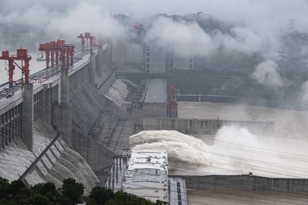 سد الممرات الثلاثة، أكبر سد هيدروليكي في العالم بني على نهر اليانغتسي في الصين. 17 يوليو 2020 - سبوتنيك عربي