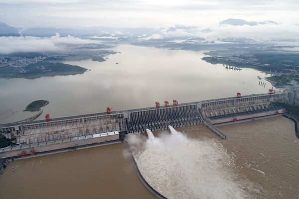 سد الممرات الثلاثة، أكبر سد هيدروليكي في العالم بني على نهر اليانغتسي في الصين. 17 يوليو 2020 - سبوتنيك عربي