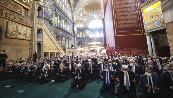 الرئيس التركي رجب طيب أردوغان خلال أول صلاة جمعة في آيا صوفيا بعد تحويله إلى مسجد، اسطنبول 24 يوليو 2020 - سبوتنيك عربي