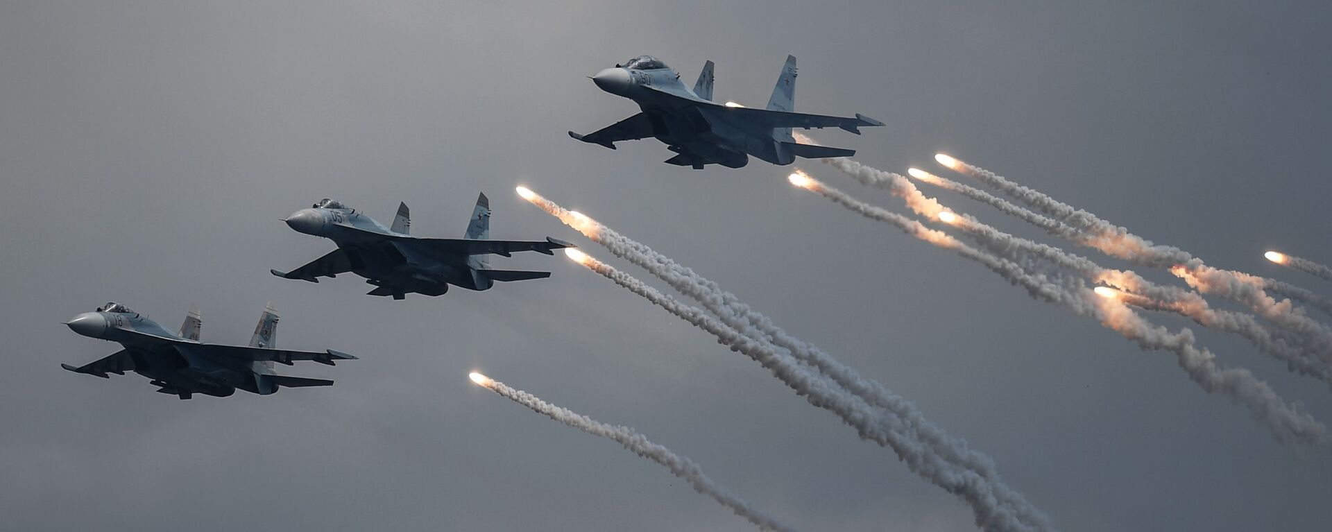 مقاتلات متعددة المهام سو-30 إس إم خلال مراسم الاحتفال بيوم البحرية العسكرية الروسية في سيفاستوبل، روسيا 26 يوليو 2020 - سبوتنيك عربي, 1920, 22.01.2022