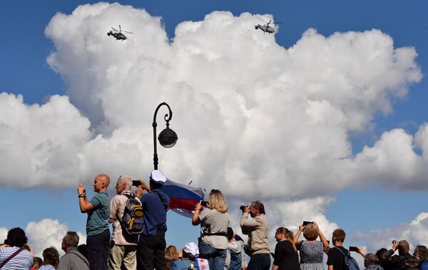 مروحيات كا-29 خلال مراسم الاحتفال بيوم البحرية العسكرية الروسية في سان بطرسبورغ، روسيا 26 يوليو 2020 - سبوتنيك عربي