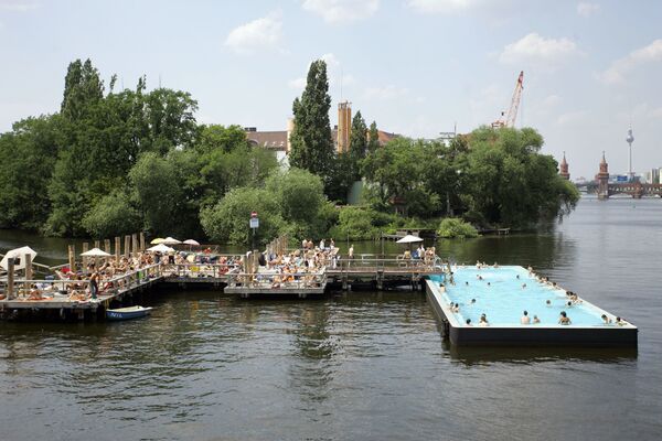 مسبح على نهر شبريه، برلين، ألمانيا - سبوتنيك عربي