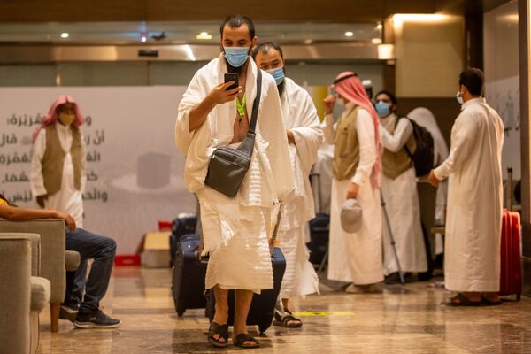 الحجاج في مكة مع الحفاظ على الاجراءات الاحترازية التي فرضتها السلطات السعودية، وذلك لمنع تفشي فيروس كورونا، 29 يوليو 2020 - سبوتنيك عربي
