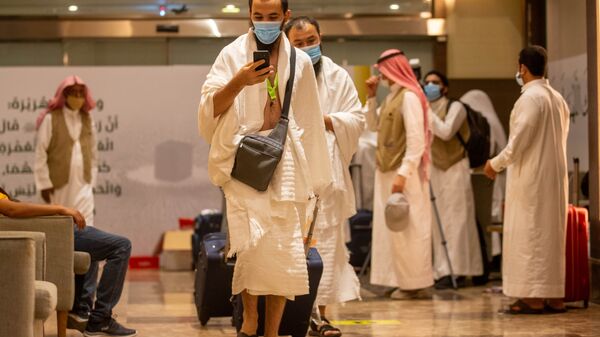 الحجاج في مكة مع الحفاظ على الاجراءات الاحترازية التي فرضتها السلطات السعودية، وذلك لمنع تفشي فيروس كورونا، 29 يوليو 2020 - سبوتنيك عربي
