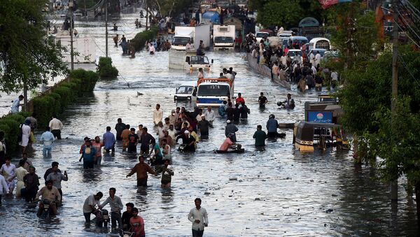 المياه تغمر شوارع مدينة كاراتشي في باكستان - سبوتنيك عربي