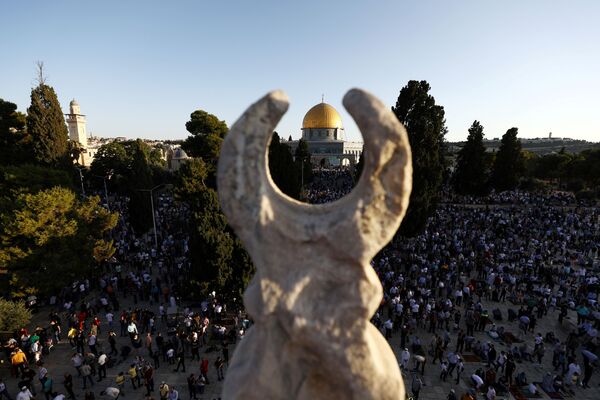 صلاة عيد الأضحى أمام ساحة مسجد قبة الصخرة في القدس، فلسطين 31 يوليو 2020 - سبوتنيك عربي