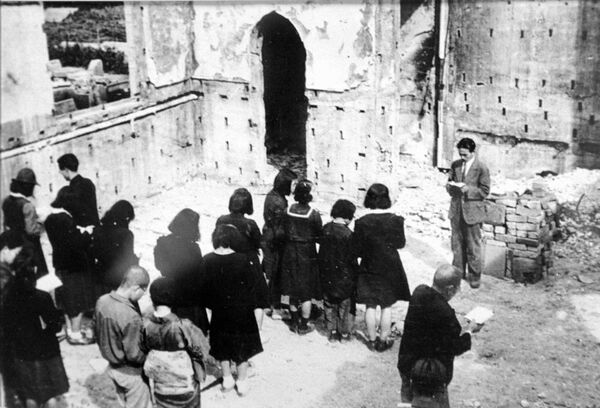 الخدمة الكنسية استمرت في كنيسة ناغاريكاوا البروتستانتية في عام 1945 بعد أن دمرتها القنبلة الذرية في هيروشيما - سبوتنيك عربي