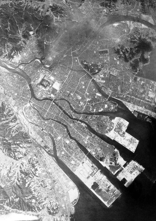 صورة من الجو على مدينة هيروشيما بعد ضربها بقنبلة ذرية من قبل سلاح الجو الأمريكي، عام 1945 - سبوتنيك عربي