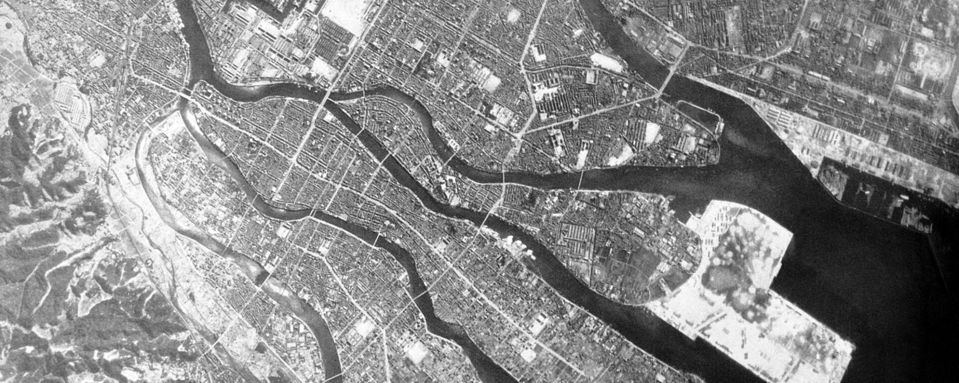 صورة من الجو على مدينة هيروشيما بعد ضربها بقنبلة ذرية من قبل سلاح الجو الأمريكي، عام 1945 - سبوتنيك عربي, 1920, 24.03.2023