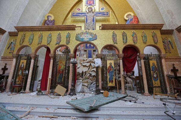آثار الانفجار في كنيسة في محيط مرفأ بيروت، لبنان 5 أغسطس/ آب 2020 - سبوتنيك عربي