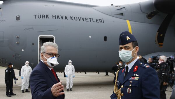 طائرة عسكرية تركية تحمل مساعدات طبية - سبوتنيك عربي