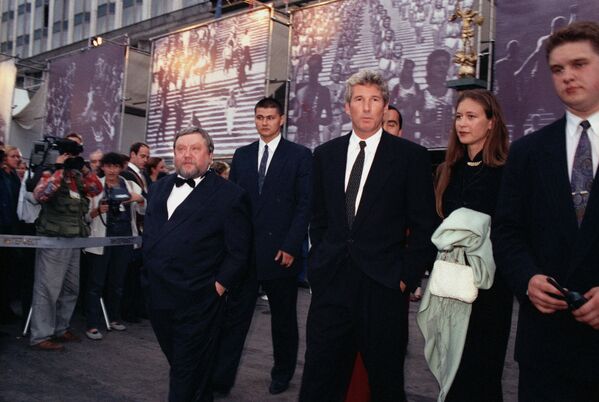  افتتاح مهرجان موسكو السينمائي الدولي التاسع عشر، بحضور نجم هوليوود الممثل الأمريكي ريتشارد غير، 1995 - سبوتنيك عربي