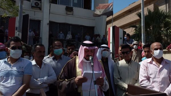 تظاهر المئات من سكان مدينتي الحسكة والقامشلي في محافظة الحسكة السورية رفضاً للتواجد الأمريكي  - سبوتنيك عربي