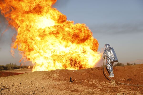 عودة الكهرباء تدريجيا بعد تفجير إرهابي استهدف شريان الطاقة في سوريا... صور+ فيديو عودة الكهرباء تدريجيا بعد تفجير إرهابي استهدف شريان الطاقة في سوريا... صور+ فيديو - سبوتنيك عربي