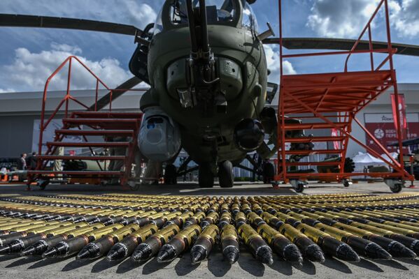 مروحية مي - 28 إن (صياد الليل) في معرض أرميا 2020 الدولي للأسلحة والمعدات العسكرية في الحديقة العسكرية الوطنية باتريوت بضواحي موسكو - سبوتنيك عربي