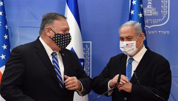 رئيس الوزراء الإسرائيلي بنيامين نتنياهو، في مؤتمر صحفي مشترك عقد في القدس، مع وزير الخارجية الأمريكي مايك بومبيو - سبوتنيك عربي