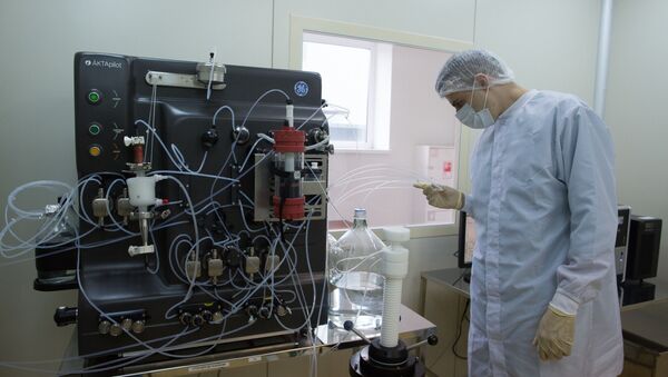 إنتاج لقاح ضد المرض الفيروسي كوفيد 19 في مصنع الأدوية بينوفارم بضواحي موسكو، أغسطس/ آب 2020 - سبوتنيك عربي
