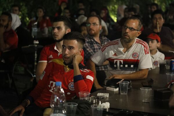 احتفالات مشجعي بايرن ميونخ في سوريا: نتحدى أي ظرف لعيون البافاري..صور وفيديو احتفالات مشجعي بايرن ميونخ في سوريا: نتحدى أي ظرف لعيون البافاري..صور وفيديو - سبوتنيك عربي