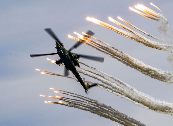 عرض جوي عسكري في منتدى أرميا 2020 في كوبينكا بضواحي موسكو - مروحية هجومية مي-28إن (صياد الليل) - سبوتنيك عربي