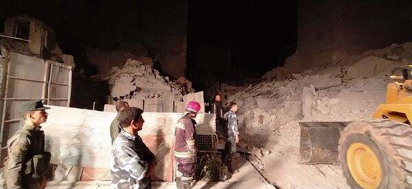 وفاة امرأة وإصابة زوجها بانهيار بناء في حلب شمالي سوريا وفاة امرأة وإصابة زوجها بانهيار بناء في حلب شمالي سوريا - سبوتنيك عربي