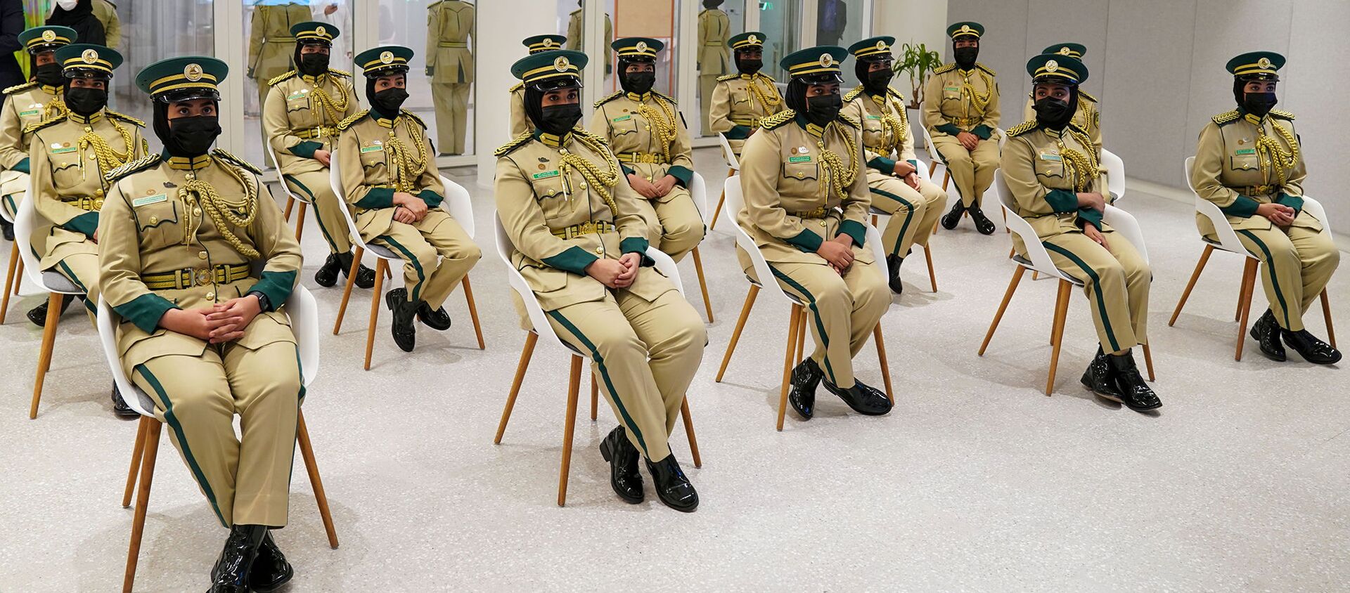 خريجات الدفعة الأولى من الطلبة المرشحين من العنصر النسائي اللواتي انضممن إلى أكاديمية شرطة دبي لدفعة 2016-2020 - سبوتنيك عربي, 1920, 01.04.2021
