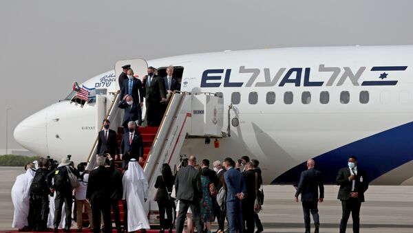 وصول الطائرة الإسرائيلية إلى مطار أبو ظبي، الإماارات 31 أغسطس 2020 - سبوتنيك عربي