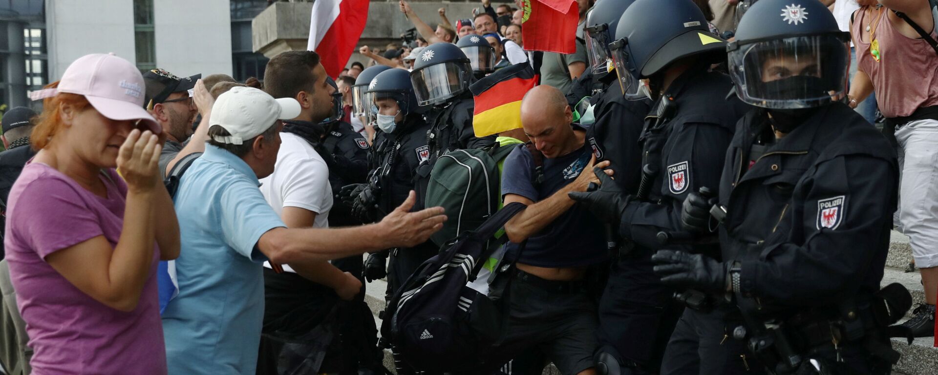 احتجاجات ضد الاجراءات المشددة التي فرضة السلطات الألمانية بسبب فيروس كورونا (كوفيد - 19) في برلين، ألمانيا 29 أغسطس 2020 - سبوتنيك عربي, 1920, 12.11.2022