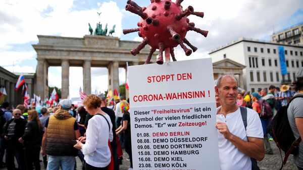 احتجاجات ضد الاجراءات المشددة التي فرضة السلطات الألمانية بسبب فيروس كورونا (كوفيد - 19) في برلين، ألمانيا 29 أغسطس 2020 - سبوتنيك عربي