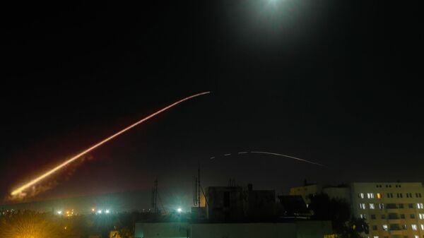 الدفاعات الجوية السورية تتصدى لأهداف معادية جنوب دمشق - سبوتنيك عربي