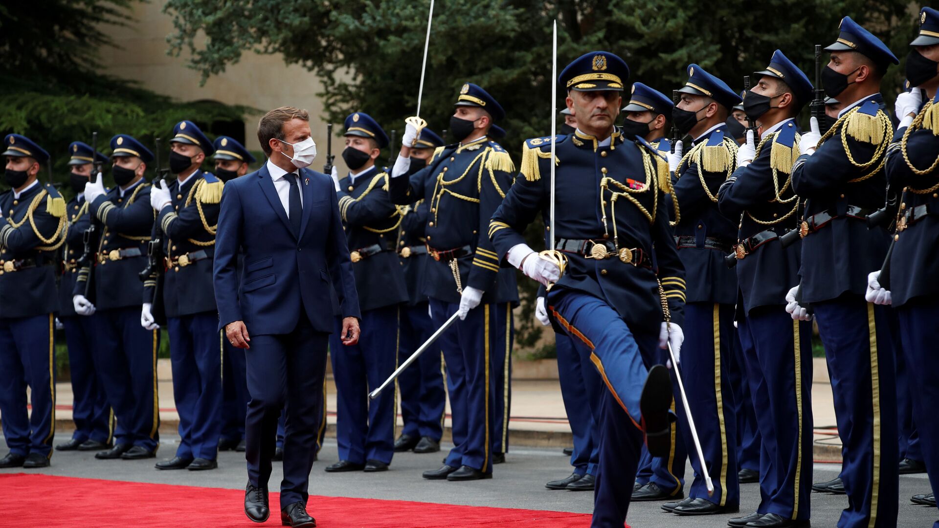 مراسم استقبال الرئيس الفرنسي إيمانويل ماكرون في بعبدا، لبنان 1 سبتمبر 2020 - سبوتنيك عربي, 1920, 28.11.2021