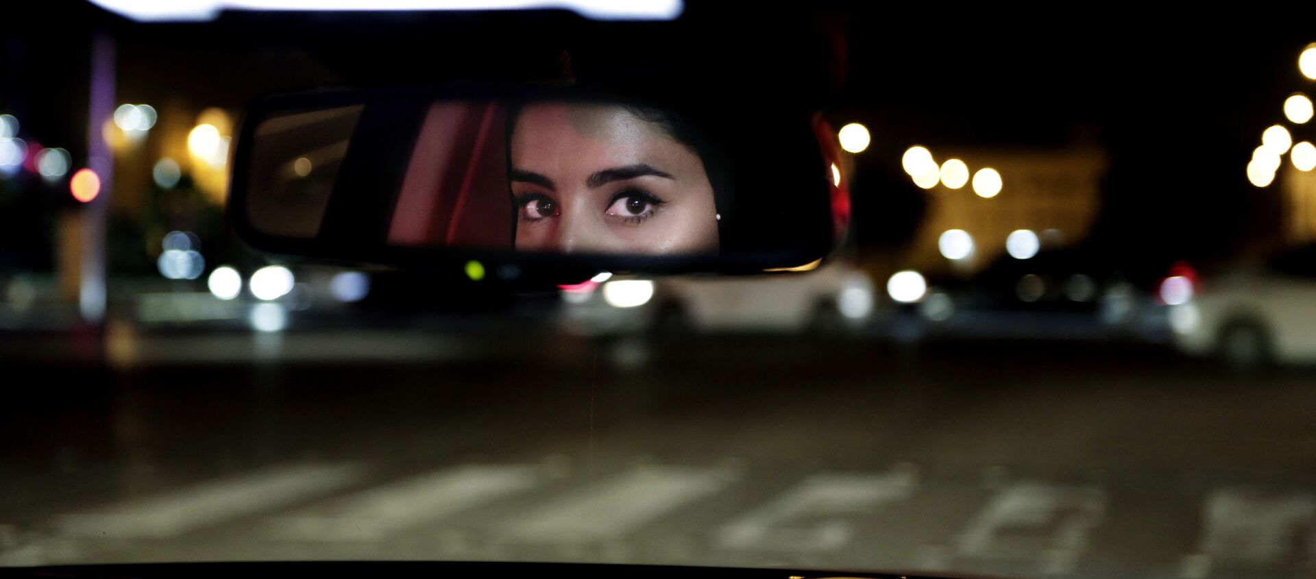 فتاة سعودية أثناء قيادة السيارة في الرياض، المملكة العربية السعودية 24 يونيو 2018 - سبوتنيك عربي, 1920, 06.09.2021