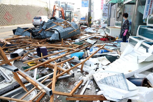 آثار إعصار مايساك في مدينة بوهانغ، كوريا الجنوبية 3 سبمتبر 2020 - سبوتنيك عربي