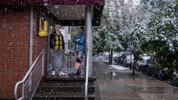 تغير المناخ المفاجئ في الولايات المتحدة - تساقط الثلوج في دنفر في ولاية كولورادو، 8 سبتمبر 2020 - سبوتنيك عربي