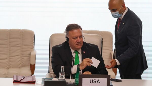 وزير الخارجية الأمريكي، مايك بومبيو خلال الجلسة الافتتاحية لمفاوضات السلام بين الحكومة الأفغانية وحركة طالبان، المنعقدة في الدوحة، قطر 12سبتمبر 2020 - سبوتنيك عربي