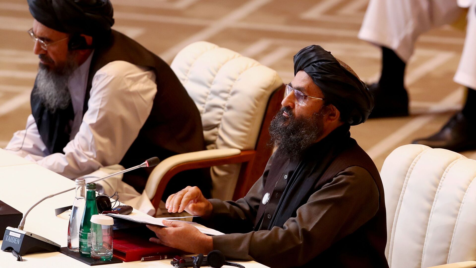 الملا عبد الغني بردار، رئيس وفد طالبان، خلال الجلسة الافتتاحية لمفاوضات السلام بين الحكومة الأفغانية وحركة طالبان، المنعقدة في الدوحة، قطر 12سبتمبر 2020 - سبوتنيك عربي, 1920, 30.11.2021