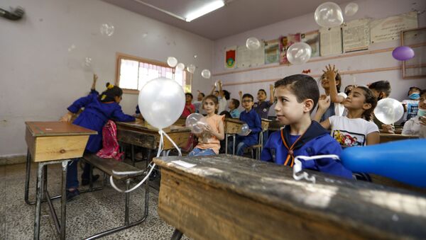تلاميذ سوريا يعودون إلى مقاعدهم وسط توجس عام من كورونا - سبوتنيك عربي
