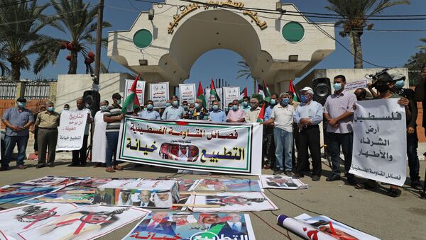 لأخبار التطبيع - احتجاجات على تطبيع العلاقات بين إسرائيل و الولايات المتحدة و البحرين و الإمارات، غزة 15 سبتمبر 2020 - سبوتنيك عربي