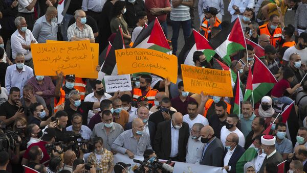 مظاهرات عقب توقيع اتفاق السلام بين إسرائيل والإمارات والبحرين في رام الله، الضفة الغربية 15 سبتمبر 2020 - سبوتنيك عربي