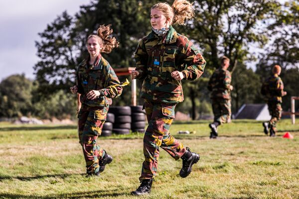  ولية عهد بلجيكا الأميرة إليزابيث خلال التدريب العسكري في معسكر إلسنبورن للجيش البلجيكي في بوتغينباخ، بلجيكا، 10 سبتمبر 2020 - سبوتنيك عربي