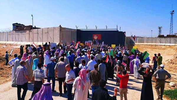 احتجاجات أمام نقاط المراقبة التركية في إدلب، سوريا 16 سبتمبر 2020 - سبوتنيك عربي