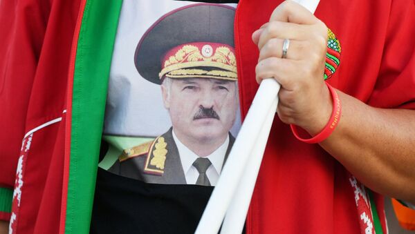 مسيرة لدعم رئيس بيلاروسيا الحالي ألكسندر لوكاشينكو في  العاصمة مينسك، بيلاروسيا 16 سبتمبر 2020 - سبوتنيك عربي