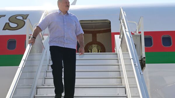 الرئيس البيلاروسي ألكسندر لوكاشينكو يصل مطار سوتشي، روسيا 14 سبتمبر  2020 - سبوتنيك عربي