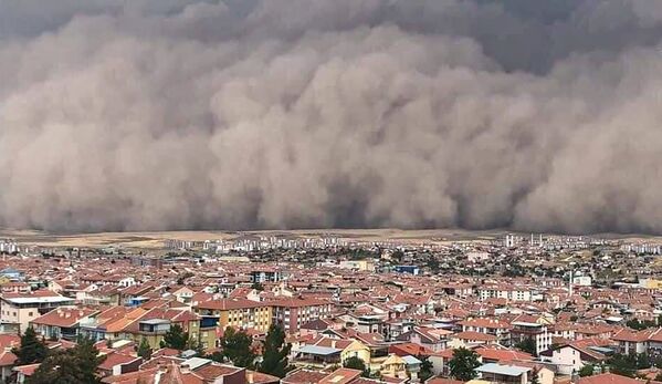 عاصفة رملية تضرب مدينة أنقرة، تركيا 12 سبتمبر 2020 - سبوتنيك عربي