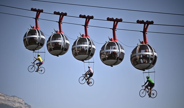 مسابقة الدراجات غرونوبل باستيل على طول مسافة 170 كيلومترا بين غريبيل وميربيل، فرنسا 16 سبتمبر 2020 - سبوتنيك عربي