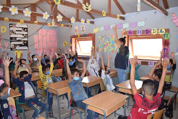 لبنان... دورات تعليمية لأطفال اللاجئين السوريين لحمايتهم من العمالة... فيديو لبنان... دورات تعليمية لأطفال اللاجئين السوريين لحمايتهم من العمالة... فيديو - سبوتنيك عربي