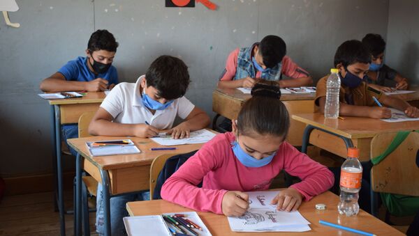 دورات تعليمية لأطفال اللاجئين السوريين في مركز الحماية من أسوأ أشكال عمل الأطفال في سعدنايل، في البقاع الأوسط، لبنان - سبوتنيك عربي
