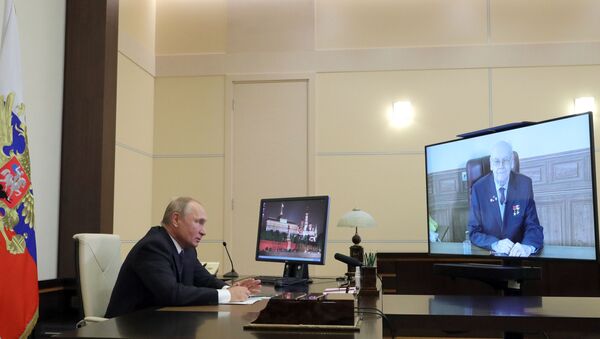 لقاء الرئيس الروسي فلاديمير بوتين مع مطور أفانغارد هربرت إفريموف  - سبوتنيك عربي