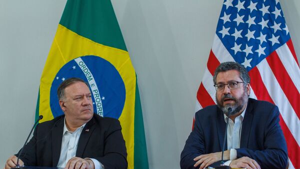وزير الخارجية الأمريكي مايك بومبيو  مع وزير الخارجية  البرازيلي إرنست أروجو - سبوتنيك عربي